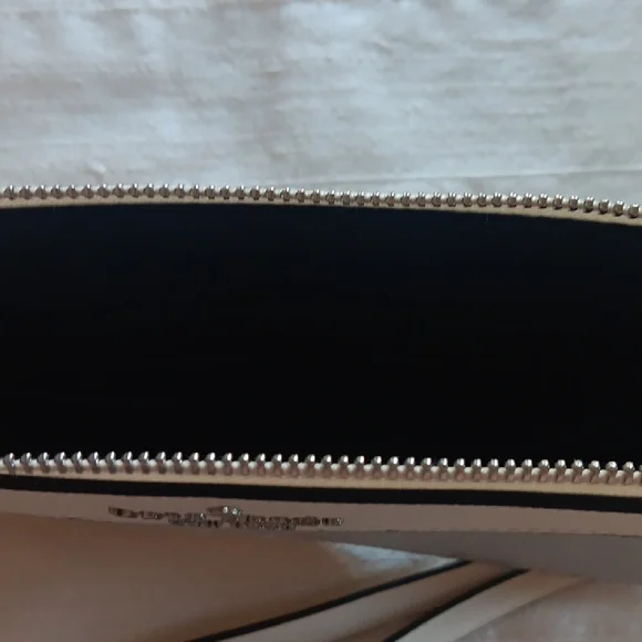 🩶Kate Spade Wristlet Wallet in Gray and Cream - Picture 5 of 8